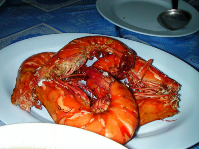 นี่ก็กุ้งตัวเล็กๆที่ไหลออกมาจากการปล่อยน้ำในนา :grin: