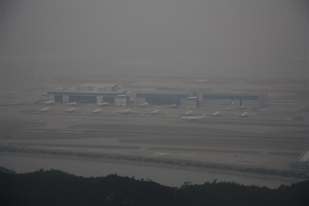 ด้านขวามือเป็นสนามบินฮ่องกง 
น้าเล็กคร้าบ ใช้ 450D+kit18-55+55-250
