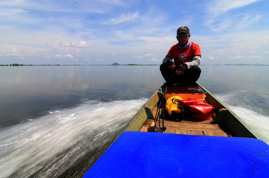   วันนี้ผมลงเรือกับ อ.เล็กครับ โดยมีไต๋กุ่นเป็นผู้นำทาง
ส่วน น้าเจตลงคู่กับน้าพงษ์

*************