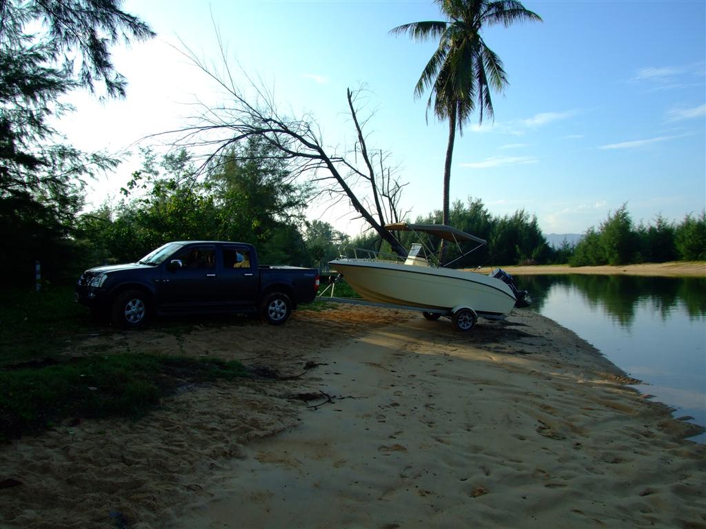 ที่ลงเรือแห่งนี้ไม่สามารถเอาเรือผมลงได้ครับของเรือผมมันหนักเหมือนเจ้าของเลยครับ :grin: :grin: