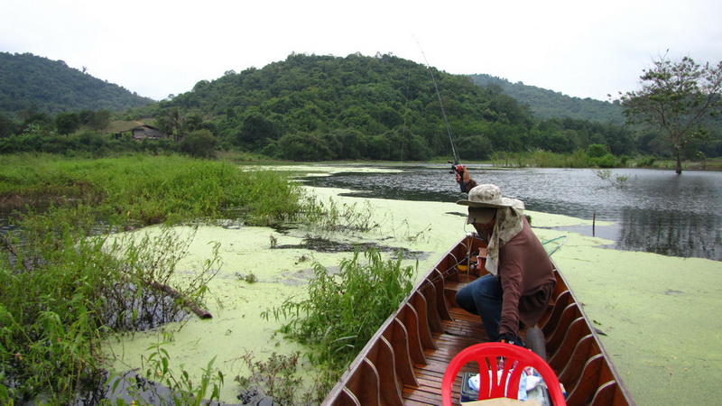      จอดเรือตรงนี้หมุนไปรอบตัวก็กัดไปรอบเรือจ๊า............... :love: :love: :love: