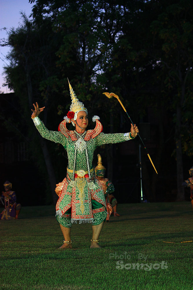 พระราม  เลยแผงศร ใส่ ทศกัณฐ์  