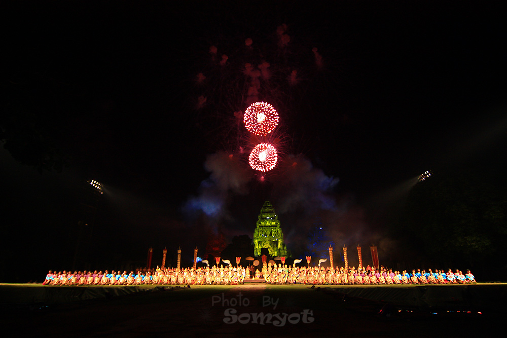 และช่วงท้ายสุดของงาน  รวมนักแสดง  ทั