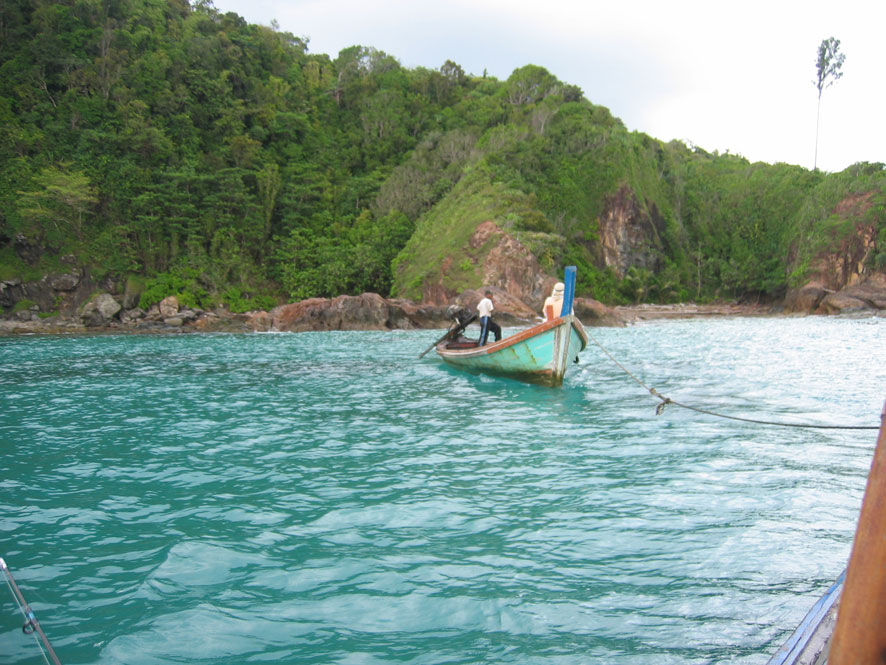 สวัสดีครับ น้า pondpond 
 
ช่วงบ่ายเรือลำของคุณยอดเสีย  เลยลากกันไปครับ  
 :smile: