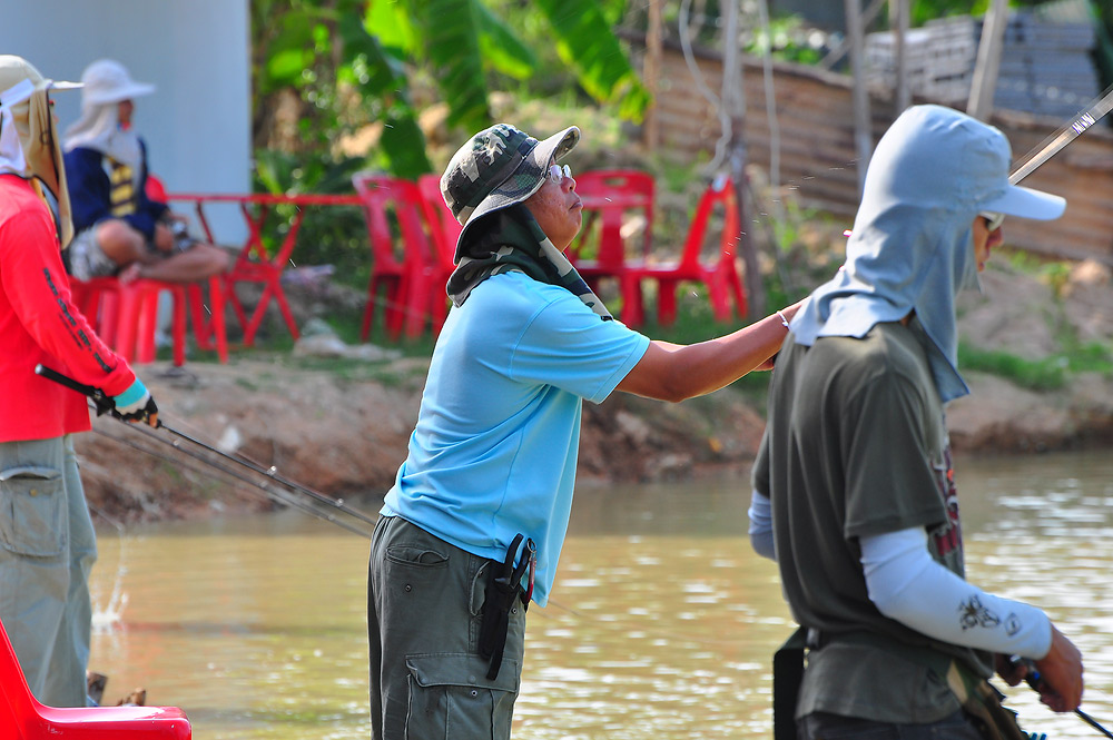 ช่วงมีรางวัลแจก ก็ตีกันกระจายยยยยย  :love: :love: :laughing: :laughing: :laughing: