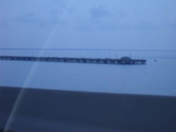 The sunshine skyway fishing pier  สะพานตกปลาที่ยาวที่สุดในโลก 30 นาทีจากบ้าน  :kiss: