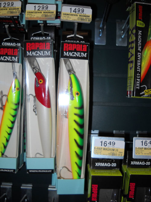 ถ้าให้ผมท่องเที่ยวตกปลาทะเลรอบโลกโดยมีเหยื่อปลอมเเค่๒ตัว
ผมเลือกRapala ๒ตัวนี้ครับ  เจ้า กวนอู ขาวเ