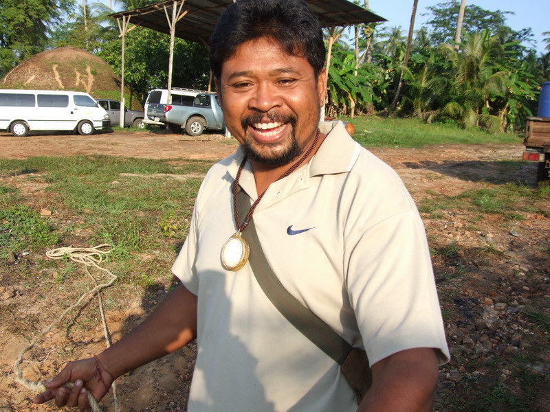 โกติ  อัธยาศัยดีน่ารัก  ยิ้มให้ผมทำไ