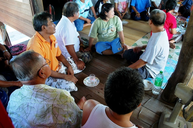 ทำบุญกันแล้วก้ออย่าลืมอุทิศส่วนบุญกุศลที่ได้ทำ...หั้ยเจ้ากรรมนายเวร...ด้วยนะคร้า... :cheer: :cheer: 