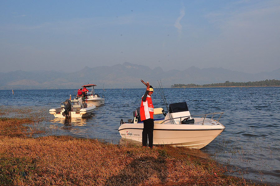 ผมเองครับ เตรียมเรือ และอุปกรณ์ ให้