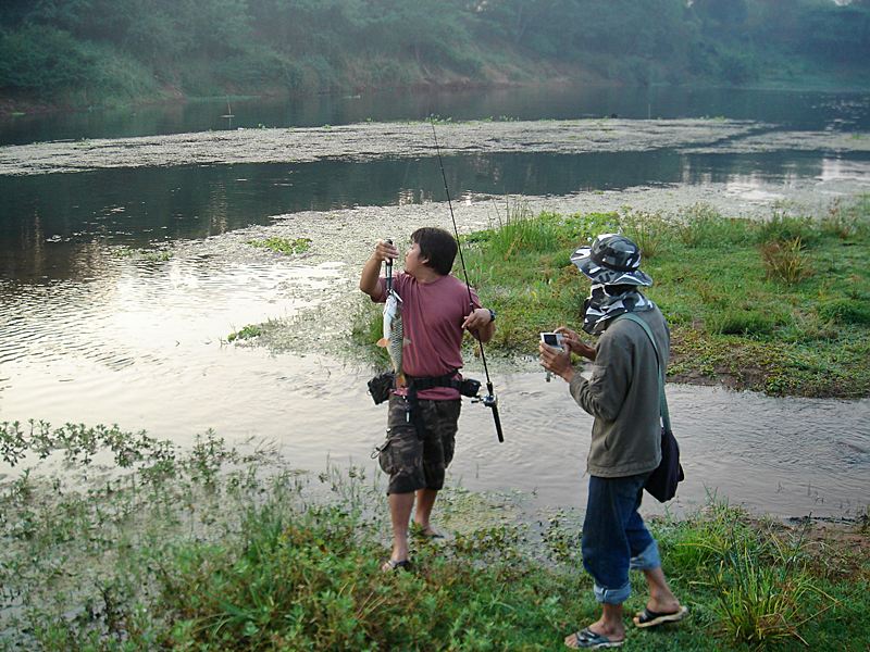 ูพู้นนนนนมันกัดทางพุ่น  :grin: