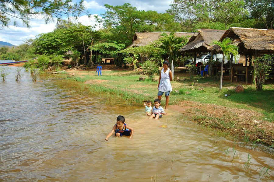 ขับเรือเข้ามาหาข้าวกินดีกว่า