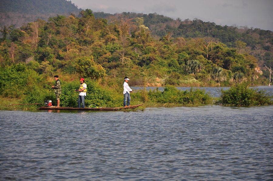 ขับเรือออกมาที่เกาะกลางน้ำเจอกับเ