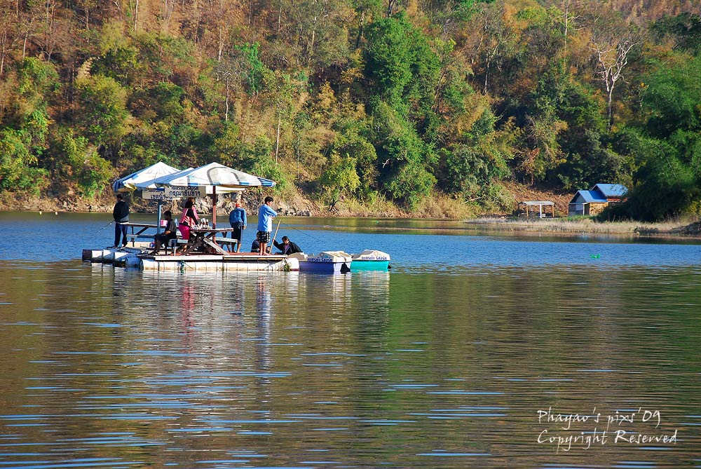 
มีคนพายเรือไปเข้าหมายปั่นกระสูบก