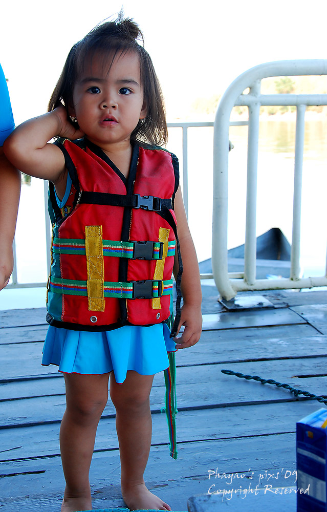 
กะลังจะไปตีปลา น้องสาวคนนี้ใส่ชุดไรว่ะเนี่ย  เดินมาเรียก  ป๊าๆๆๆ    ว่ายน้ำ     :sad: :sad: :cry: 