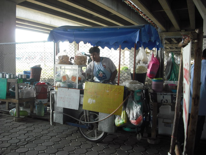 ข้าวขาหมู VS ก๋วยเตี๋ยวไก่ ................... เชิญตามใจชอบ  :love: :love: :love: