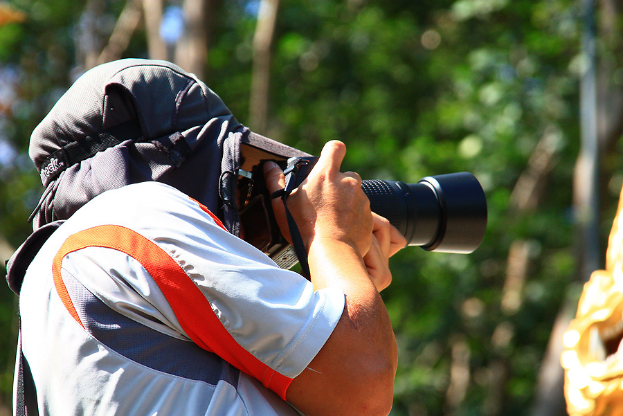 70 - 300 ที่น้าใหญ่ ถอยมาใหม่ ๆ....ราคาไม่แรงเพราะไม่มีกันสั่น...

ดูรูปที่ถ่ายมา ก้อแจ่มดีเน๊าะ..