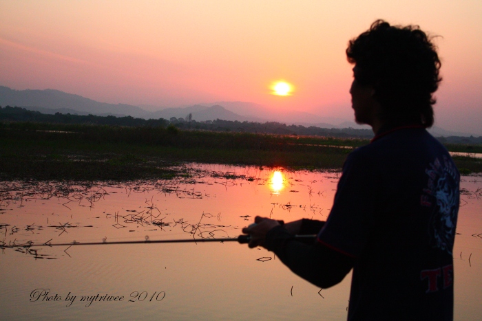 ผมสบายๆถ่ายรูปได้แต่พี่ป่านต้องทำงานหนักเพราะยังไม่รอด :grin: