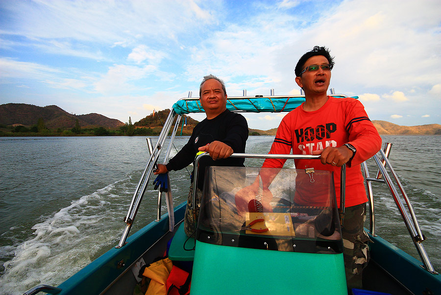 ขับเรือตามหา....หมายกระสูบในตำนาน หรือ เรียกอีกอย่างนึงว่า หมายเมื่อวันวานเคยโด่งดัง
 :laughing: :l