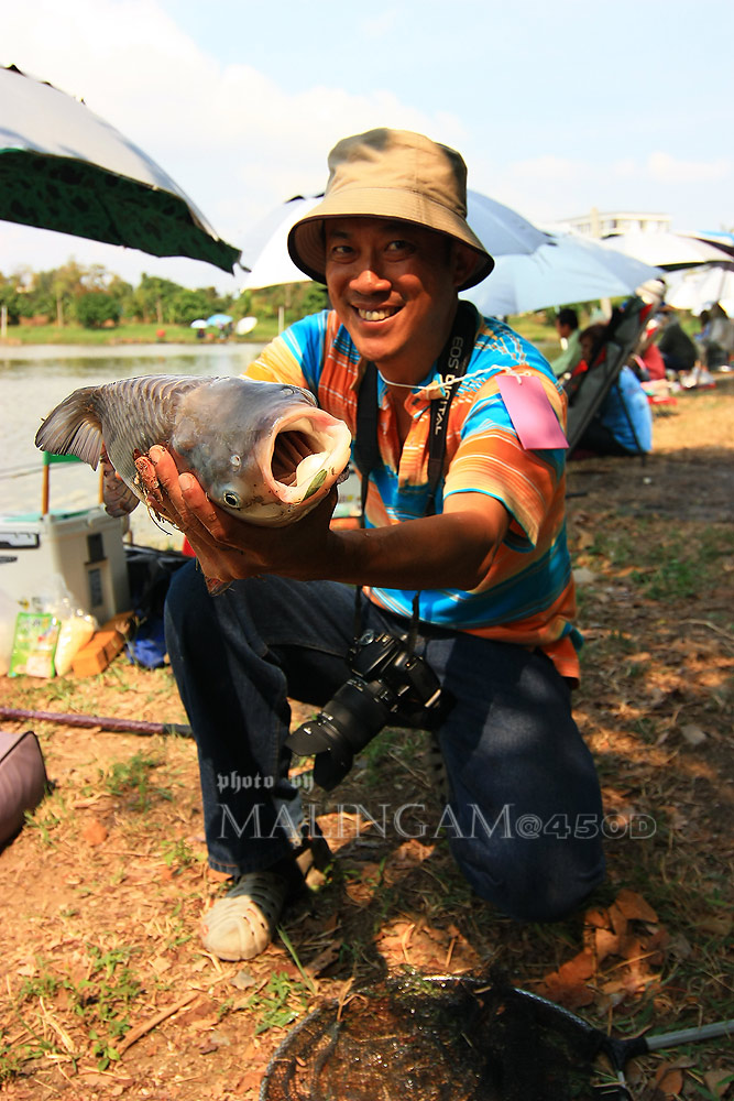  :love:
ผลงาน น้าม๊ก.........ติดรางวัลแน่ๆครับ กับกะโห้.........แหม ทำไม ไม่มากินคันผ๊ม นั่งข้างๆกั