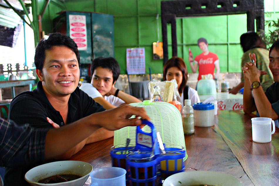 

วันต่อมาครับ  นักล่าอ่างทองกับนักล่าอินทร์บุรีมาเยือน

ต้อนรับด้วยก๋วยเตี๋ยวก่อนนะครับ :smile: