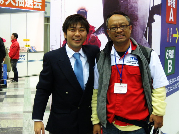 
เมื่อประธาน 2 ท่านมาพบกัน
คนซ้ายมือเป็นประธานชมรม ผู้ค้าอุปกรณ์ตกปลาของ ญี่ปุ่น  และเป็นประธานบริ