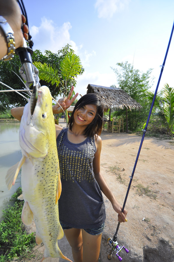 ตัวที่สองมาแล้วคร้า  ถือไม่ไหวต้องให้ตากล้องช้วย :laughing: :laughing: :laughing: