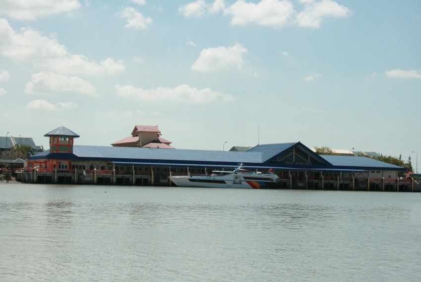 ท่าเรือเฟอร์รี่ไปเกาะลังกาวี ที่รัฐปะลิส มาเลเซีย