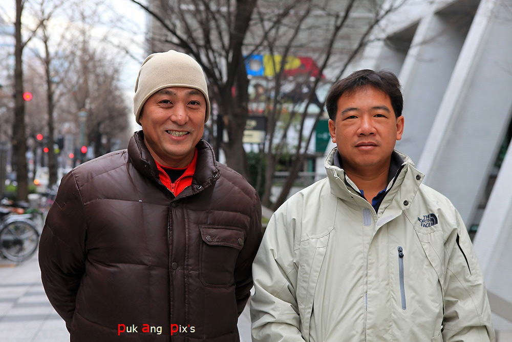 [center] ซ้าย ทากูชิซังเจ้าของม๊อคโคเล่ย์ ขวาพี่โอ๋ผู้จัดการบริษัทคร๊าบบบบบ [/q]








 :