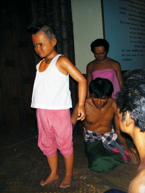 [b][center]ถึงกับต้องขายลูกกินกันล่ะครับ