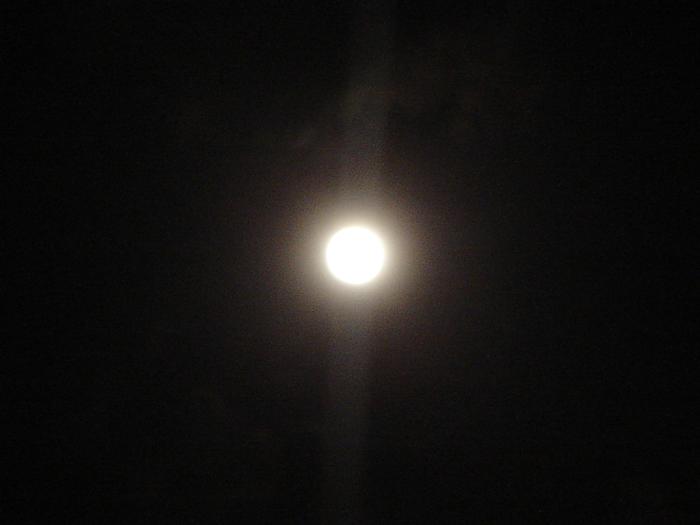ดวงจัทร์สวยงามมากคับตอนกลางคืน :cheer: