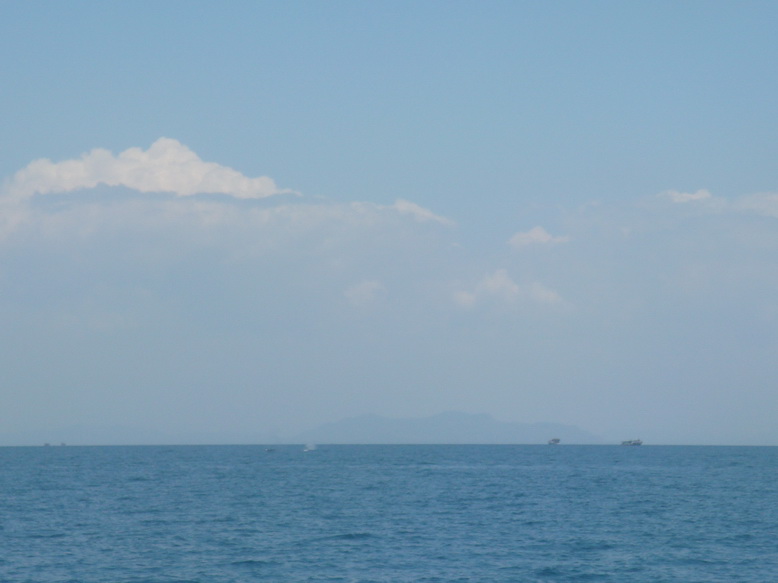 เราเดินทางออกจากหมายหินกอง  หน้าเกาะตะรุเตา  เพื่อกลับเข้าฝั่ง ท่าเรือปากปากบารา  ตอนเที่ยงกว่าๆ

