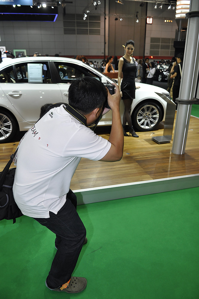 วนกลับมาอีกรอบ โอวววว แม่จ้าววววว  เพ่ตรู ยังอยู่ ที่ BMW เลย อืม...................................