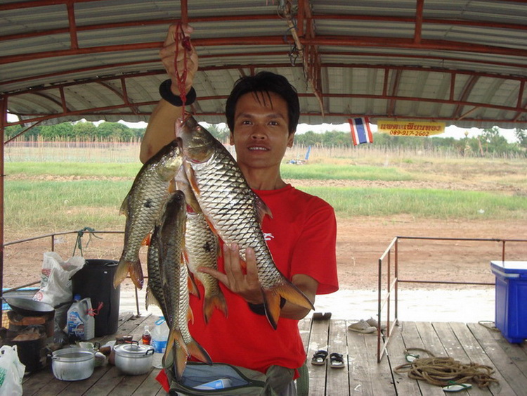 หลังจากนั้นก้อไม่มีอะไรเกิดขึ้น เพราะมีพายุฝนมาเป็นช่วง พวกผมเลยตัดสินใจกลับกลัวรถจะออกไม่ได้
อิอิ 