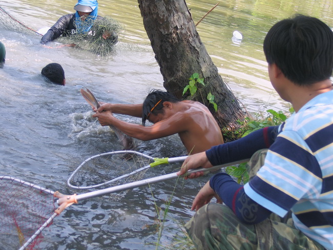 หรือ จะจับแบบพี่จ้อยส์

 :laughing: :laughing: :laughing: