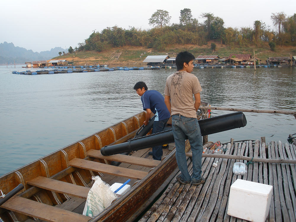 เก็บของลงเรือเตรียมกลับ