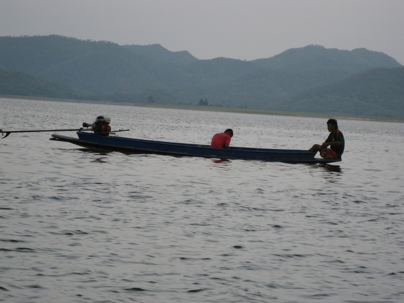 


 [b]มีเรือชาวบ้านตกอยู่ด้วยครับ[/b]


