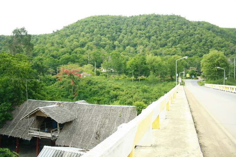 มาดู สถานที่ล่องแก่งกันครับ หากท่านใด มีครอบครัวมา เด็กๆและ ผบ.จะได้มาสนุกกันที่นี่  :cheer: :cheer: