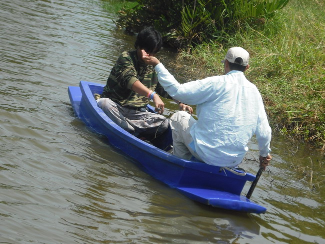 เดือดร้อน หน่วย อพรป.  (อาสาพายเรือไป