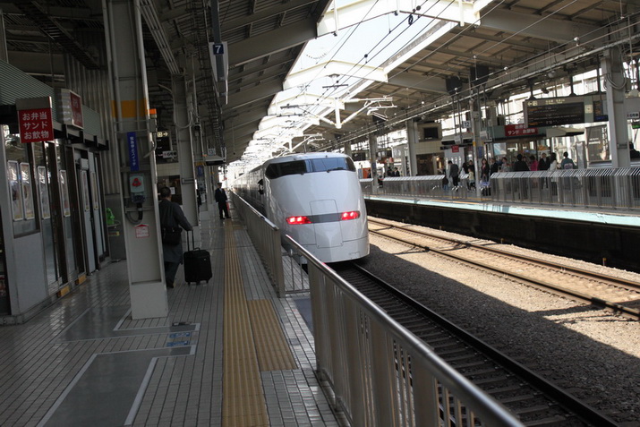 นี่เป็นรถชินกันเชนที่นั่งไปลงที่เกียวโต ถ่ายได้แต่ท้ายรถเพราะช่วงที่ไปขึ้นที่ สถานีชินโยโกฮามะเกือบไ