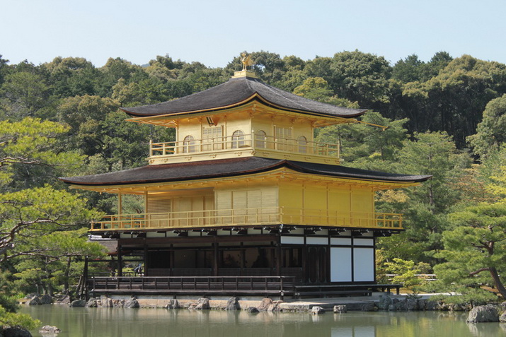และนี่ล่ะครับ ปราสาททองที่มีชื่อในเกียวโต และมุมนี้เป็นมุมที่นำรูปถ่ายไปทำโปสการ์ด ผมพยายามปรับโหมด 
