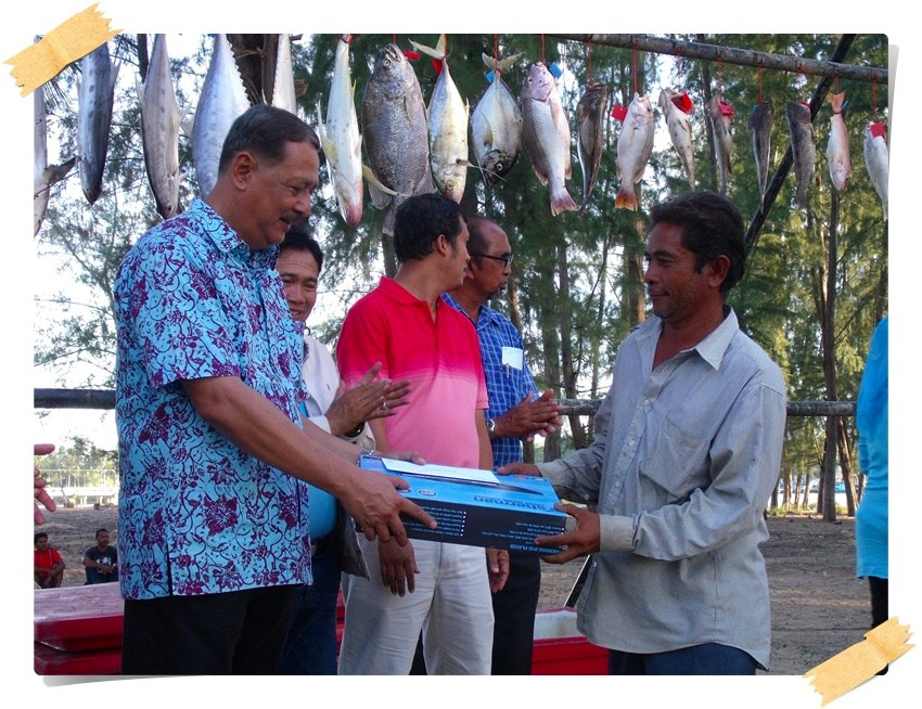    รางวัล ชนะเลิศกัปตันเรือดีเด่น  

   ทีม เคนราพาล่า  จ.สงขลา

   คุณอับดุลเลาะ           เรือ