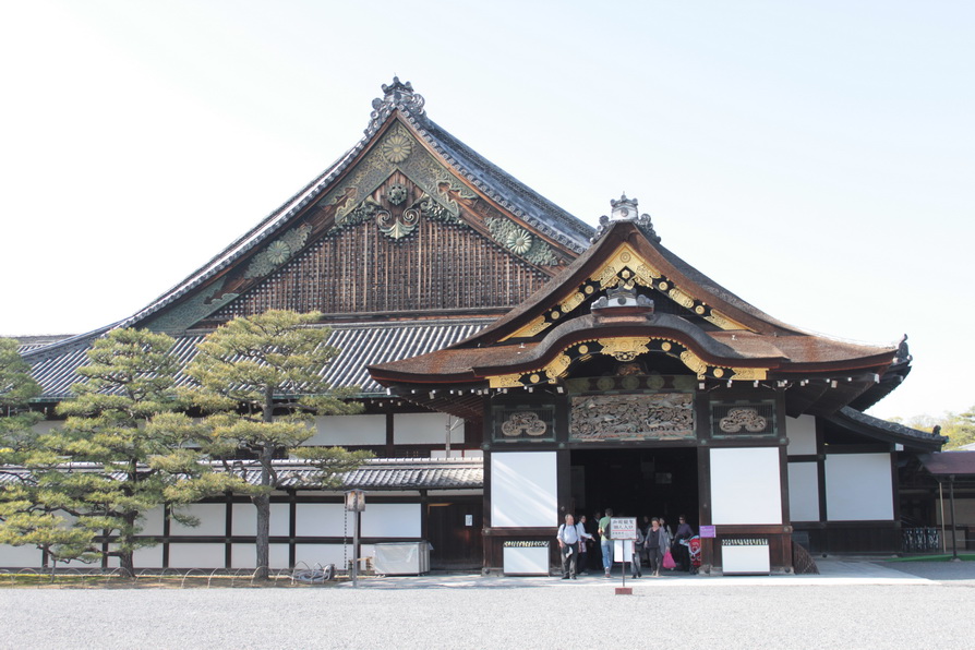   หลังออกจากปราสาททองก็เดินทางต่อไปที่ ปราสาทโชกุนสมัยเกียวโตยังเป็นเมืองหลวงอยู่ แต่น่าเสียดายมากที