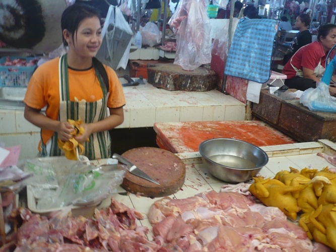 ซื้อไก่ลงเรือหน่อยครับ ชวนแม่ค้าไปขายไก่ในเรือเธอไม่ไปครับ :laughing: :laughing: