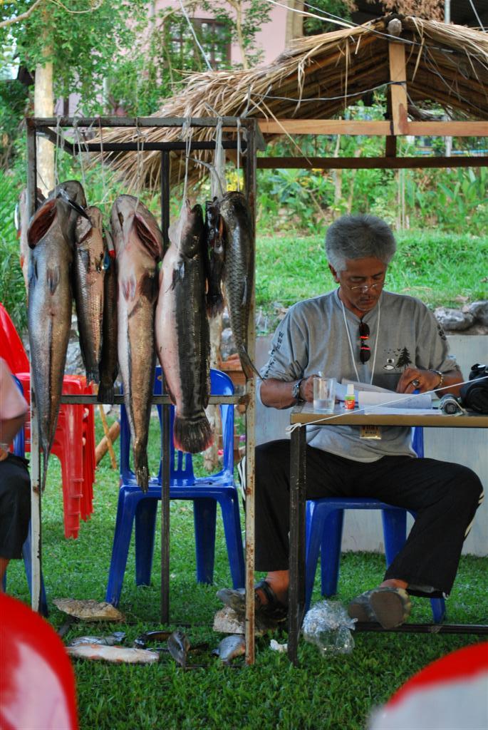 

น้านวล....ครับ....นับถือๆ....ติดตามผลงานมาหลายสมัยมากครับ

ตั้งแต่อยู่คนละค่ายกับปัจจุบันครับ
