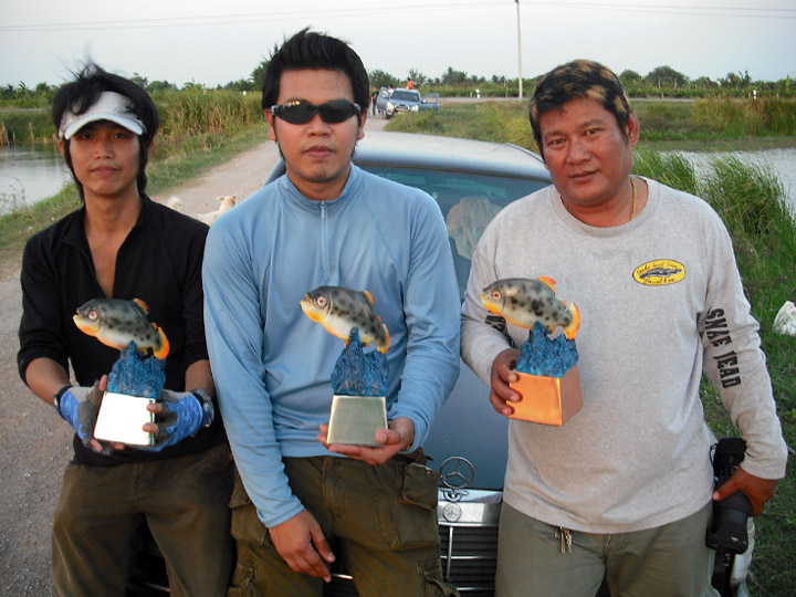 งานแข่งตกปลาเปคู Waterwolrd 25 เมษายน 2553
น้าหมู รางวัลชนะเลิศประเภทปลารวมตัว Class A
น้าเม่น อัน