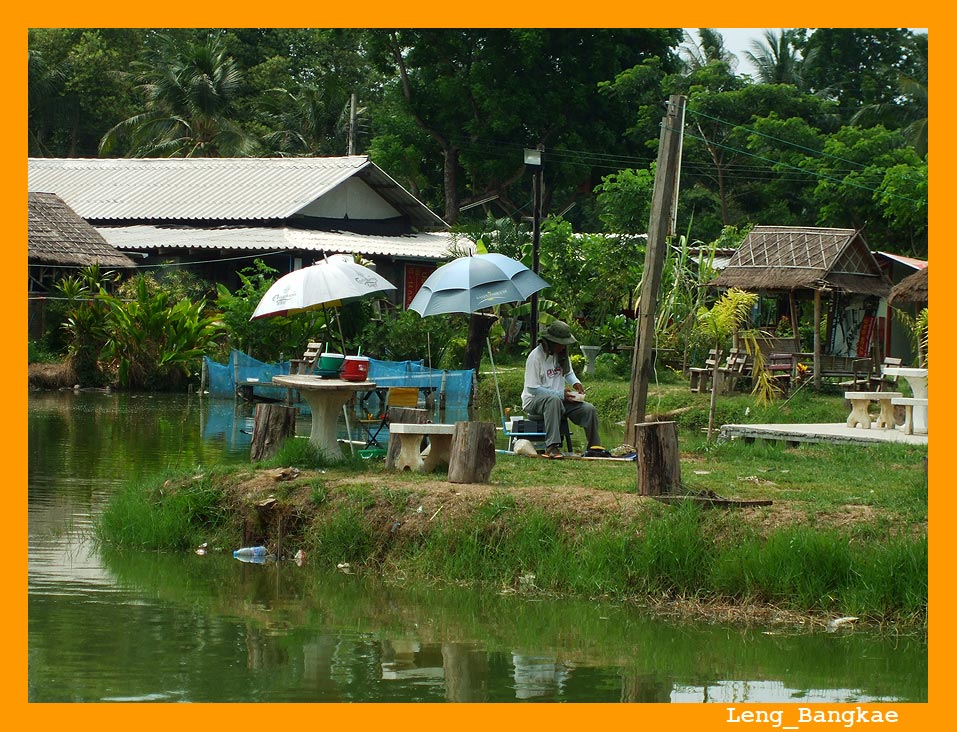 วันนี้สร้างบ้านกันที่....แหลมพรหมเทพ..... ครับ    :cool:   :laughing: