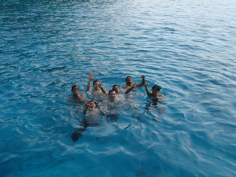 แวะเล่นน้ำที่เกาะ4

เป็นครั้งแรกที่ได้เล่นน้ำที่สิมิลัน น้ำใสมากๆเลยครับ