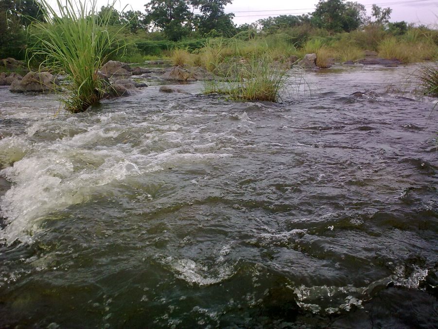 น้ำแก่งแถวบ้านครับ ฝนตกลงมาพอมีน้ำ ขึ้นมานิดหน่อย