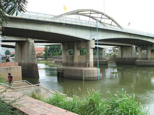 มาจากสายเอเซียข้ามสะพานเข้ามาในอยุธยา ลงสะพานเลี้ยวซ้าย รอดใต้สะพานทางขวา คือหมายตกปลาใต้สะพาน :ohh: